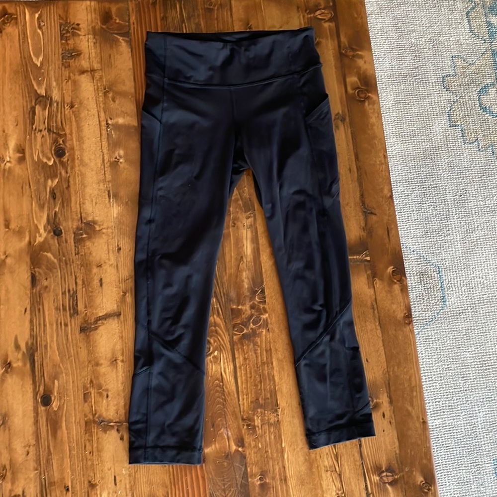 LuluLemon leggings - cropped